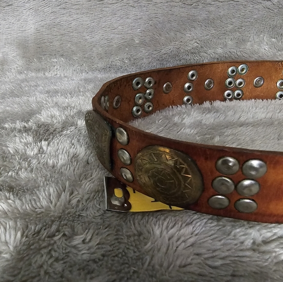 VINTAGE CHICO'S MADE IN MOROCCO LEATHER BELT WITH METAL ACCENTS - Picture 9 of 13